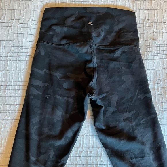 WUNDER TRAIN HIGH-RISE TIGHT 25"
Incognito Camo Multi Grey - Picture 3 of 6